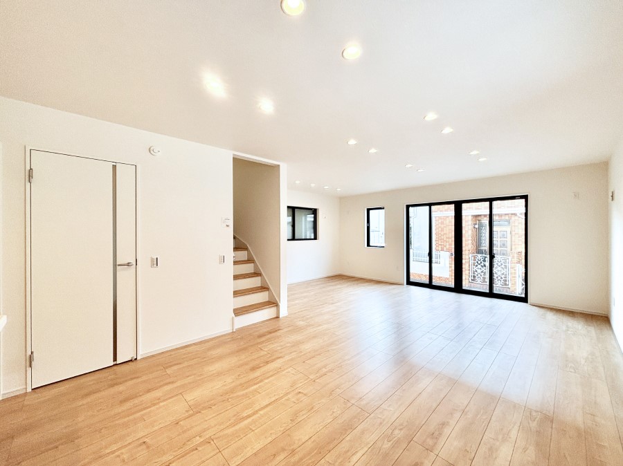 ̑ u܁vuvƑƂ̃R~jP[V[܂郊rOCKi܂B 