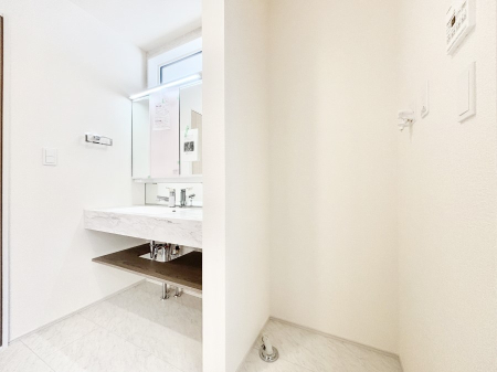 ���̑� ����������z���C�g�J���[����Ƃ��������h���[�X�y�[�X