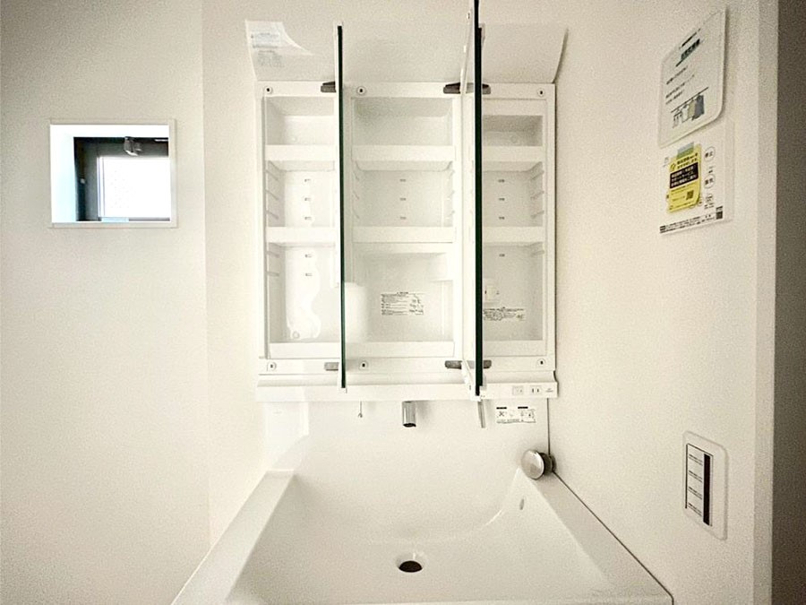 ���̑����� �O�ʋ��̗��ɁA���ϕi��q���p�i�Ȃǂ����[�\�B���ʑ����������ƕۂ��܂��I