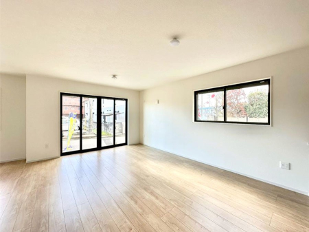 ���̑����� �Ƒ��̏Ί炪���R�Ɛ��܂�Ă���A����ȕ��͋C�̃_�C�j���O�Ɏd�オ���Ă��܂��B