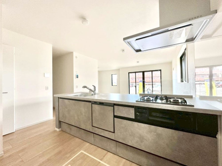 �L�b�`�� ���������Ȃ���ł����Ƒ��Ƃ̉�b���y���߂�ΖʃL�b�`��