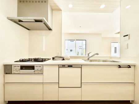 �L�b�`�� ���r���O�ŗV�Ԃ��q�l�������Ȃ��炨�������ł���ΖʃL�b�`��