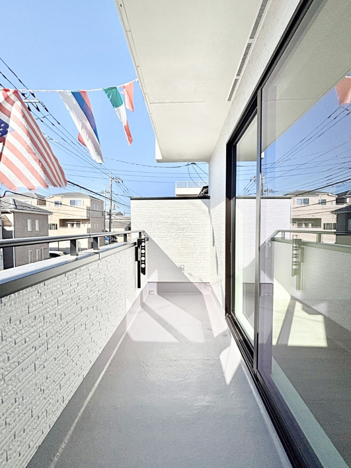 �o���R�j�[ �C���i�[�o���R�j�[�Ȃ̂ŉJ�ł����󕨂����������o���āA���ʂ�������̂Ŋ������ǂ��A�������X�y�[�X�Ƃ��ďd�󂵂܂��B