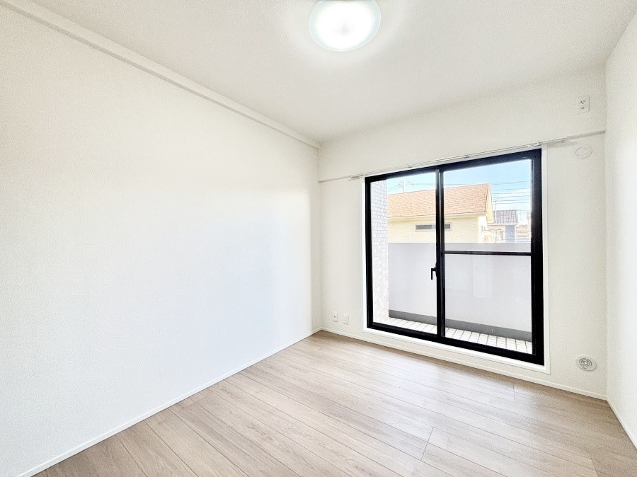 ���̑����� �o���R�j�[���J�������v���X���Ă����m��