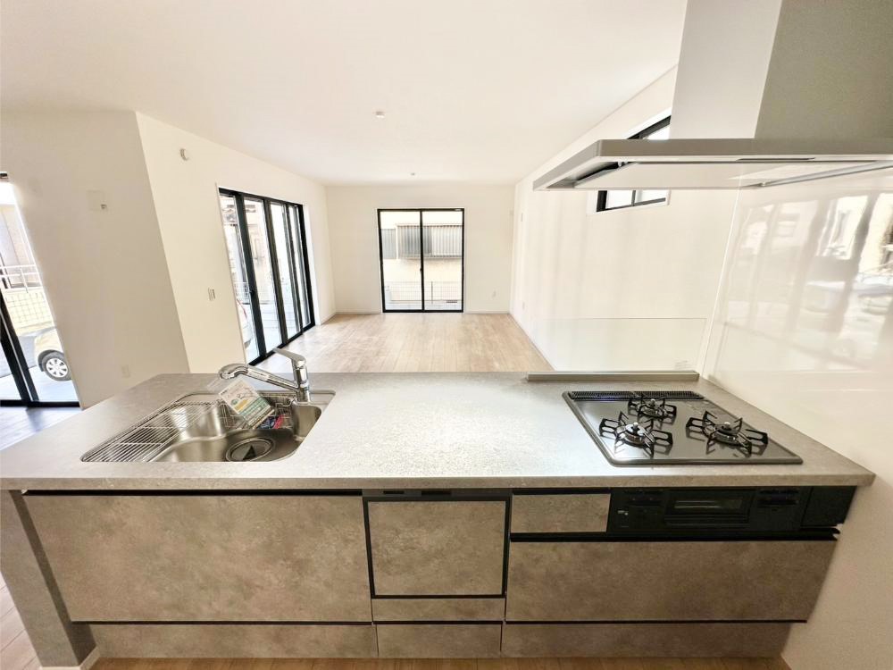 �L�b�`�� ���r���O�����n����l�C�̃J�E���^�[�L�b�`���B �Ƒ��������Ȃ���Ǝ������邱�Ƃ��ł��܂��B