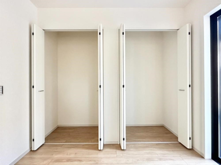 ���[ �m���̃N���[�[�b�g�B���s��������̂Ō���̈ߗނ�����������܂�܂��B