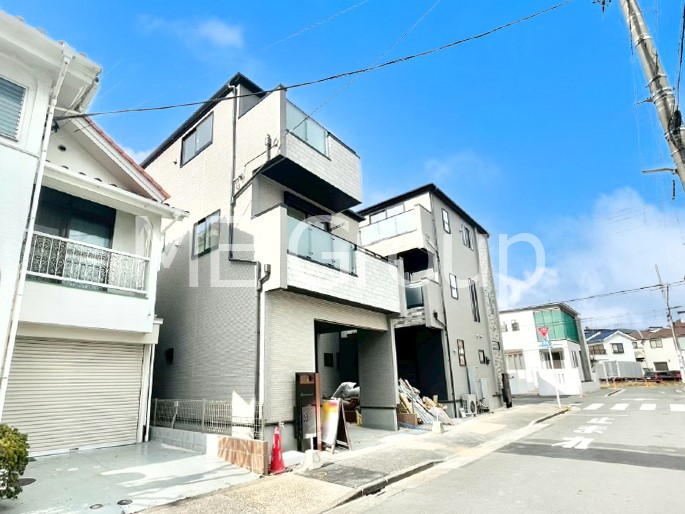 ���n�O�ώʐ^ �����Ղ�̗z���ƊJ�����ɕ�܂�閾�邢�Z�܂�  