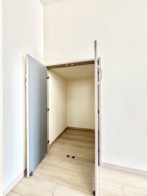 ���̑����� ���p�i�̃X�g�b�N�␅�Ȃǂ̔��~�Ɏg����K�i�����[�B