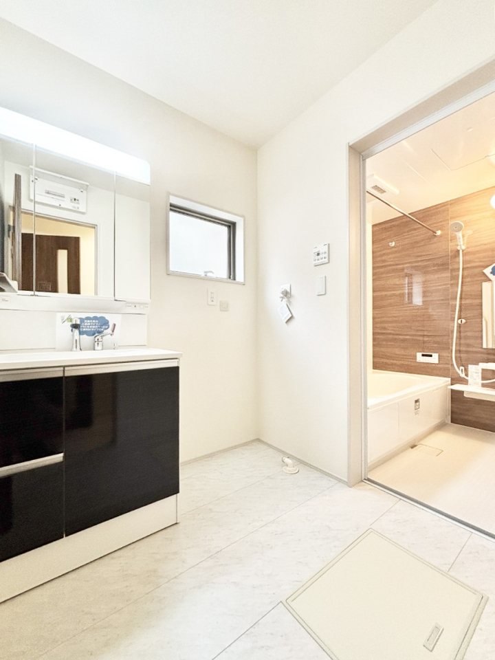 ���ʑ�E���ʏ� �������̂�����K��Ԃł��B�����̐g�x�x���C�����ǂ����g�������܂��B 