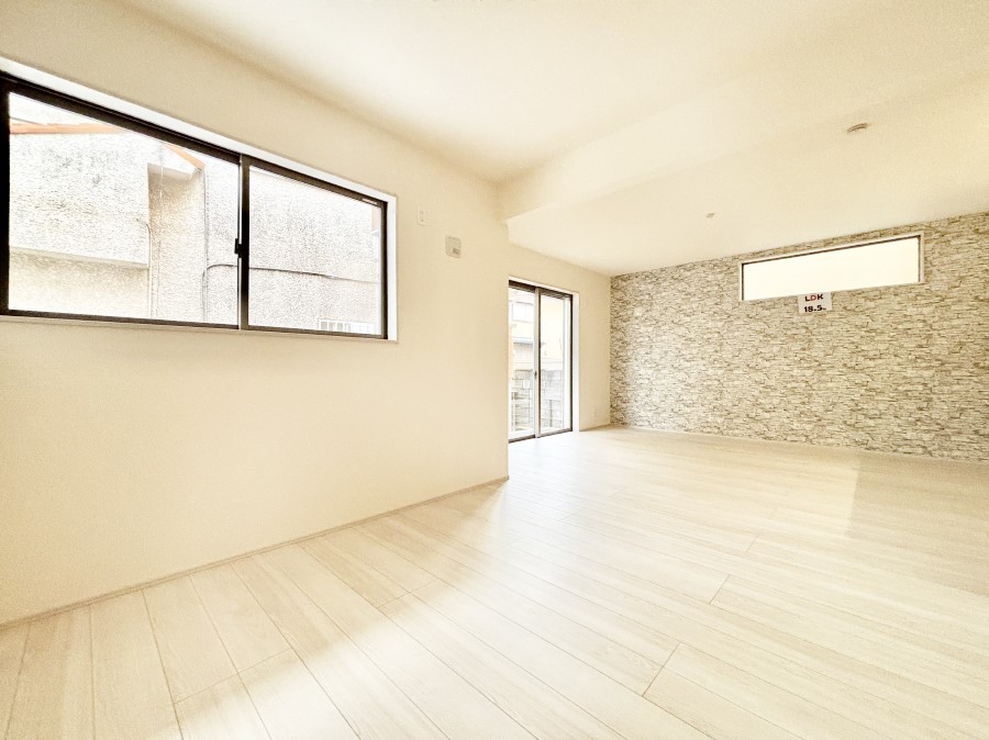 ���̑����� �Ƒ��̏Ί炪���R�Ɛ��܂�Ă���A����ȕ��͋C�̃_�C�j���O�Ɏd�オ���Ă��܂��B