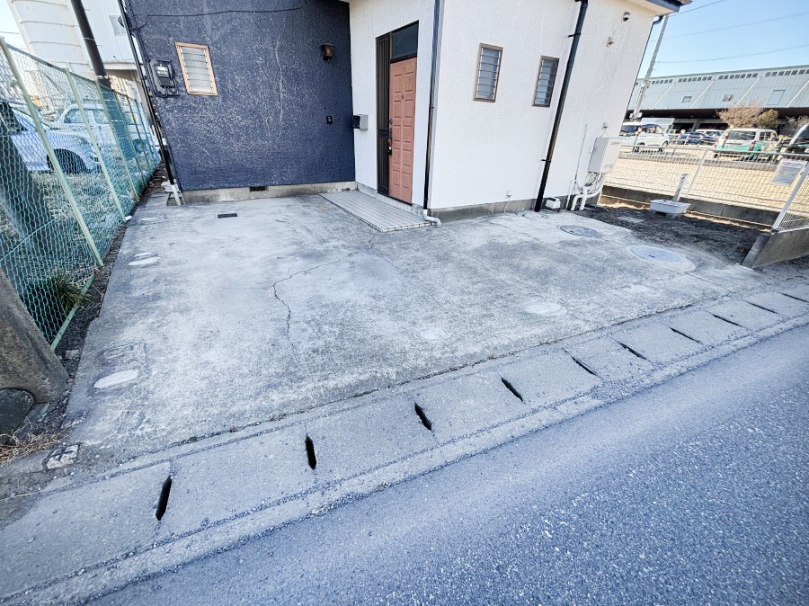  ����2��\�I�}�Ȃ��q�l�̒��ԂɁB�܂��A���Ƒ��̎��]�ԃX�y�[�X�Ƃ��Ă��劈��B