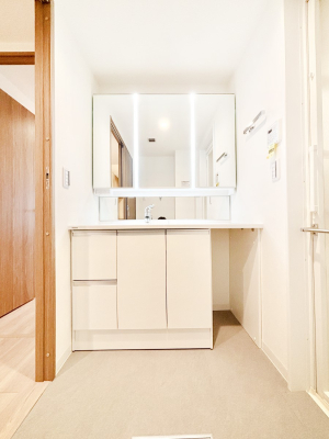 ʑEʏ X^COɕ֗ȎOʋA~[LrlbgōׂXbL