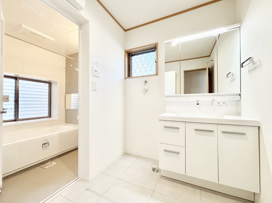 ���ʑ�E���ʏ� ������������ʉ��ώ��Œ��̐g�x�x�����K