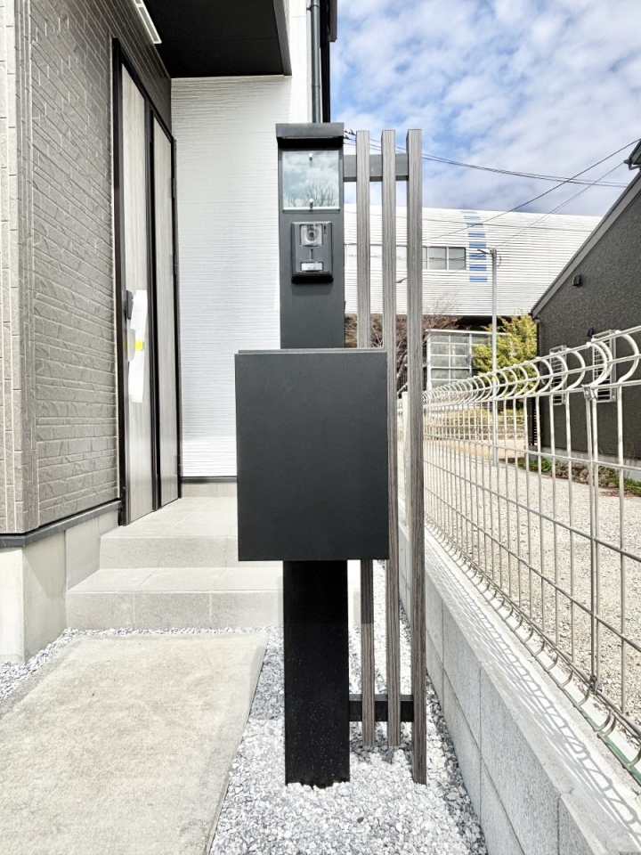 ���̑� �\�D�E�C���^�[�z���E�|�X�g���ЂƂɏW��B�G���g�����X�ɂȂ��ރV���v���f�U�C���B