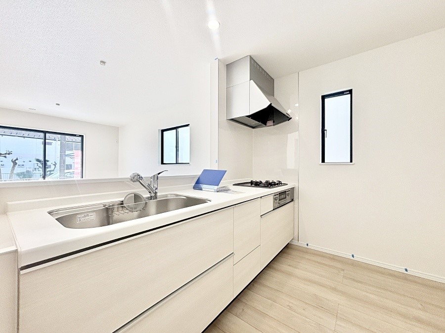 �L�b�`�� �u�₩�ȕ����ʂ蔲����L�b�`���B��������̂Ŗ��邭���C�ɂ��𗧂��܂��B