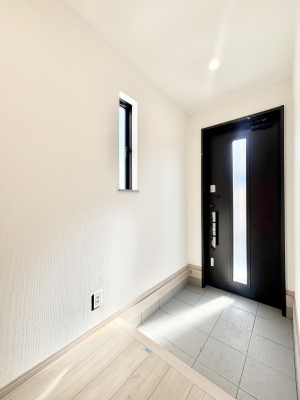 ���� �K���X�X���b�g�̓��������փh�A�������Ɍ���͂��Ă���܂�