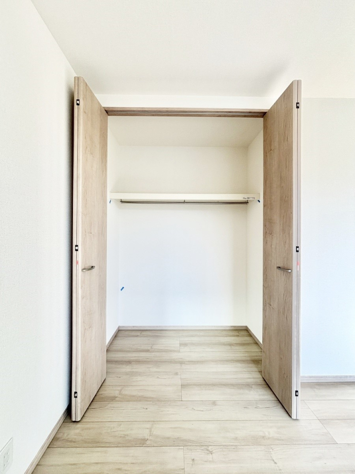 ���[ �m���̃N���[�[�b�g�B���s��������̂Ō���̈ߗނ�����������܂�܂��B