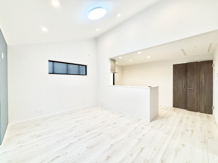 rO Ƒ̓₩Șbŕ܂閾邢rO