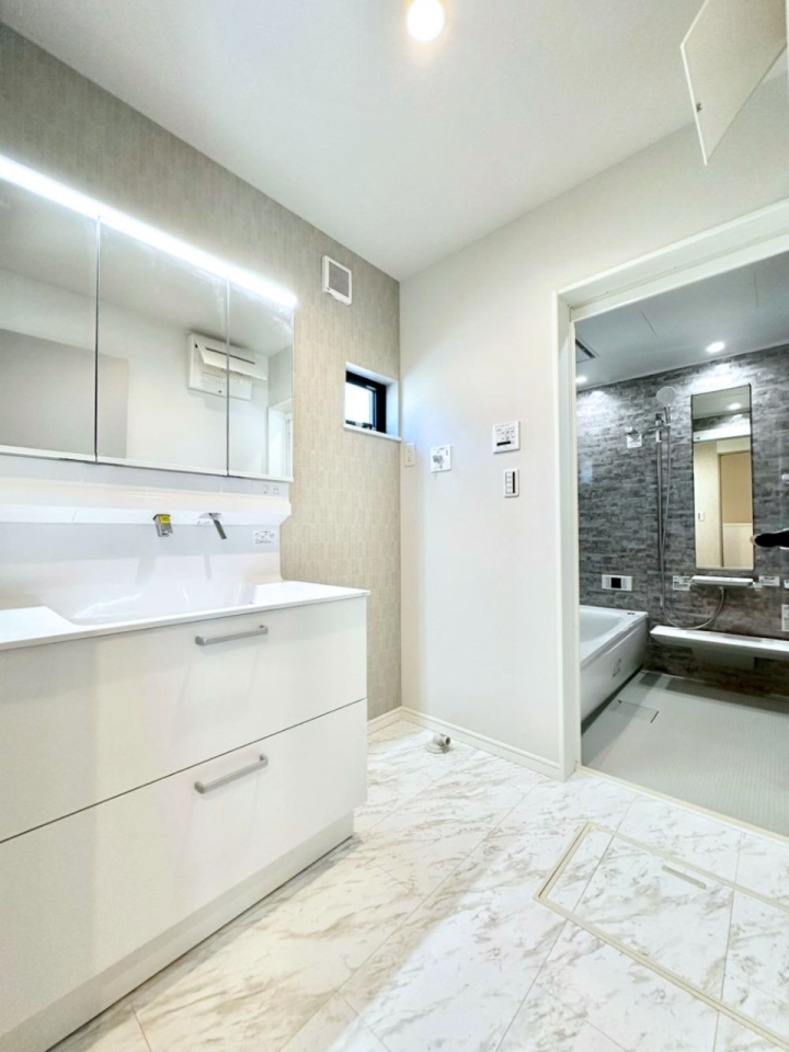 ʑEʏ 邢ʏ͖̐gxxyłႢłB