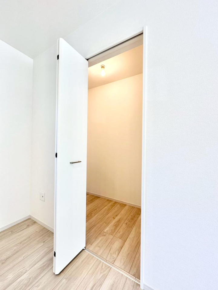 ̑ rO[BɎ[ƕW܂LDKXbLЕtłˁB  