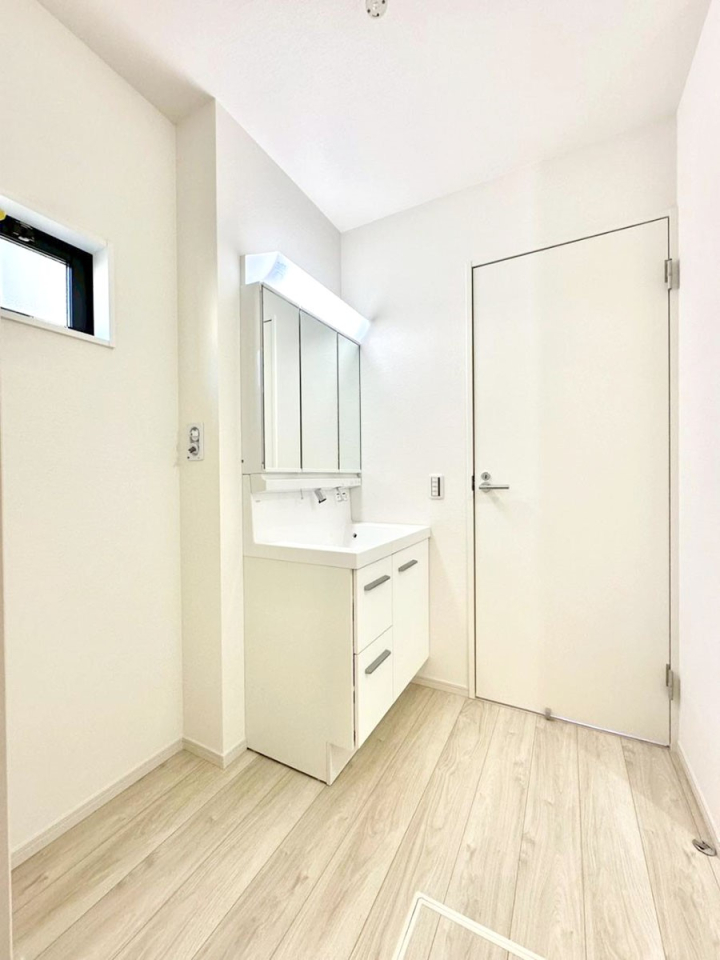 ʑEʏ 邢ʏ͖̐gxxyłႢłB