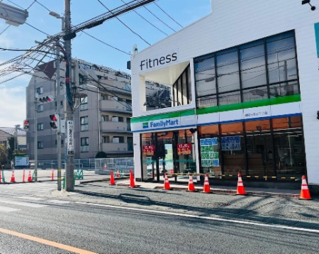 ���ӊ� �R���r�j 300m �t�@�~���[�}�[�g �����O���ܒ��ړX