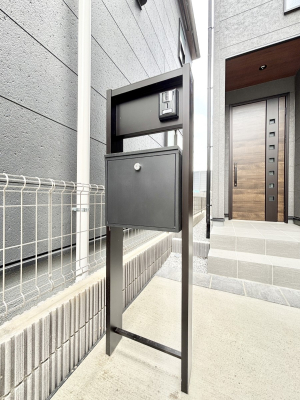 ���̑� �\�D�E�C���^�[�z���E�|�X�g���ЂƂɏW��B�G���g�����X�ɂȂ��ރV���v���f�U�C���B