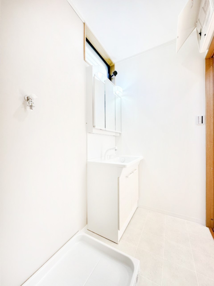 ���̑� ����������z���C�g�J���[����Ƃ��������h���[�X�y�[�X