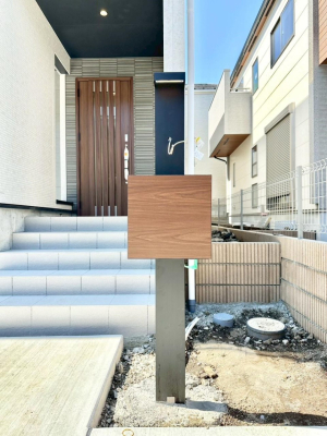 ���̑� �\�D�E�C���^�[�z���E�|�X�g���ЂƂɏW��B�G���g�����X�ɂȂ��ރV���v���f�U�C���B