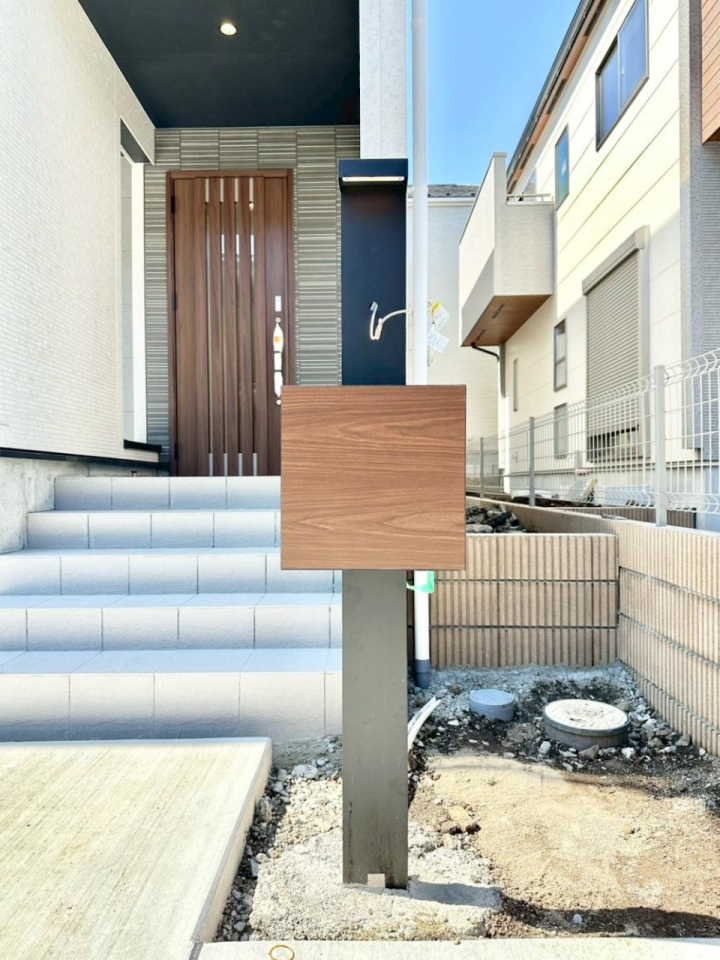 ���̑� �\�D�E�C���^�[�z���E�|�X�g���ЂƂɏW��B�G���g�����X�ɂȂ��ރV���v���f�U�C���B