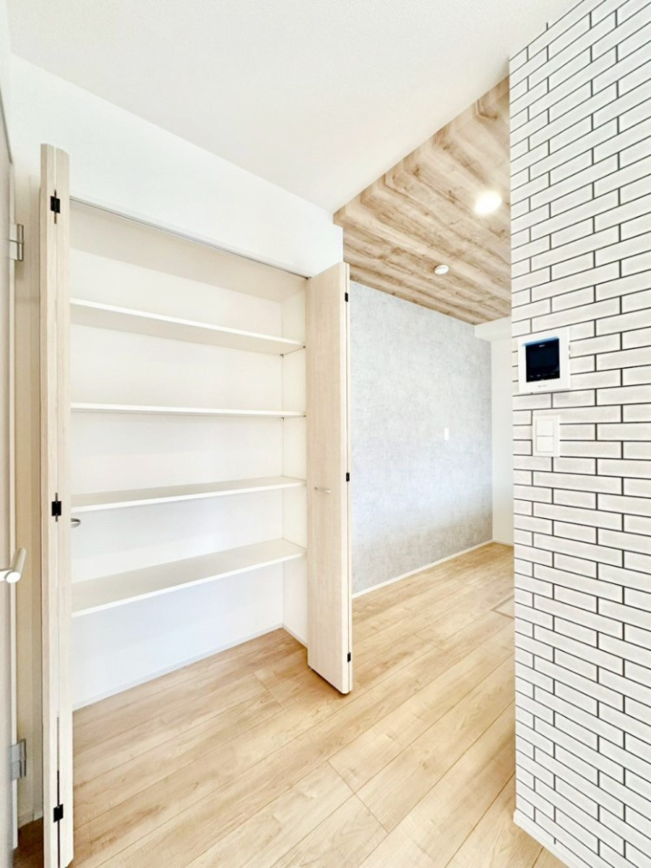 ���[ �L�b�`�������[�B�H���H�ނ̃X�g�b�N�͂������A���p�i�̎��[�Ȃǎg�����͂��낢��@