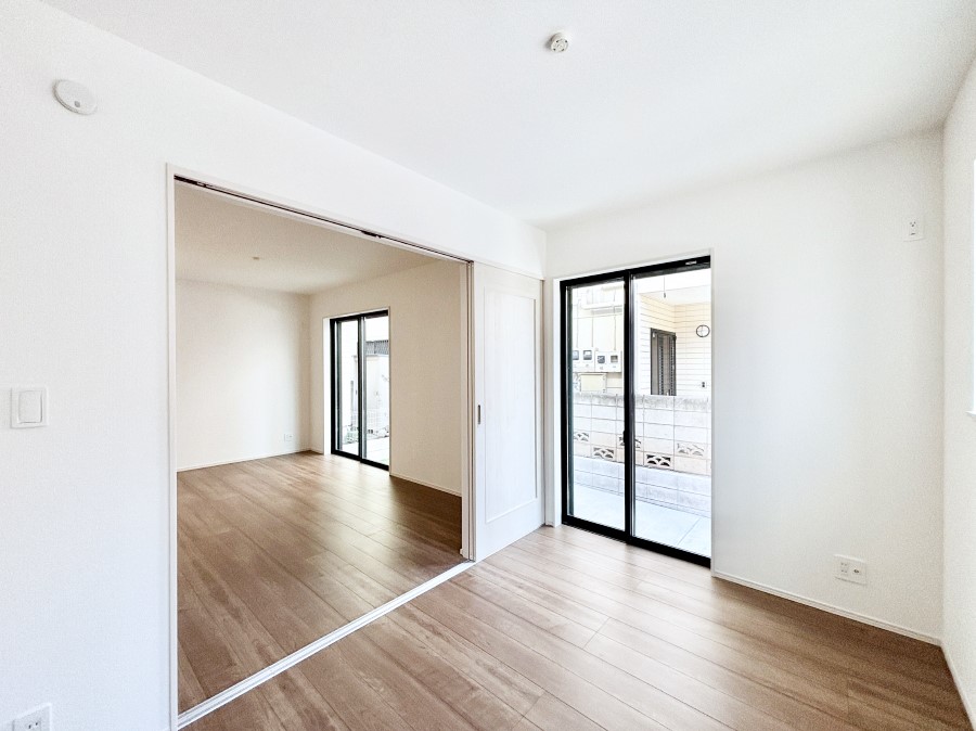 �q������ ���r���O�Ɨאڂ����m���B�����˂��J������ƃ��r���O�ƌq����e���̋�Ԃɕϐg�I  