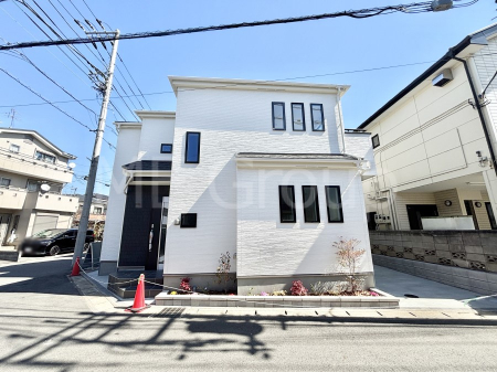 ���n�O�ώʐ^ �������ꂽ�O�ρA�㎿�ȏZ��Ԃ��L���鎺���͉i�����S���ĉ߂�����Z���ł��B 