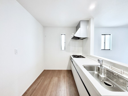 �L�b�`�� �u�₩�ȕ����ʂ蔲����L�b�`���B��������̂Ŗ��邭���C�ɂ��𗧂��܂��B