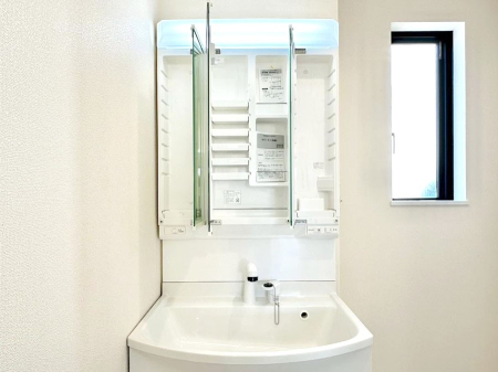 ���̑����� �O�ʋ��̗��ɁA���ϕi��q���p�i�Ȃǂ����[�\�B���ʑ����������ƕۂ��܂��I