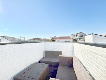 oRj[ eXB߂ǂA傫Ȑ󕨂LĊ܂B