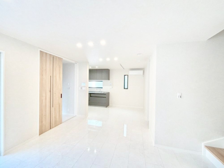 ̑ Kȏg[t̍LXrOBƑRƏW܂ẽXy[XɂȂ肻B