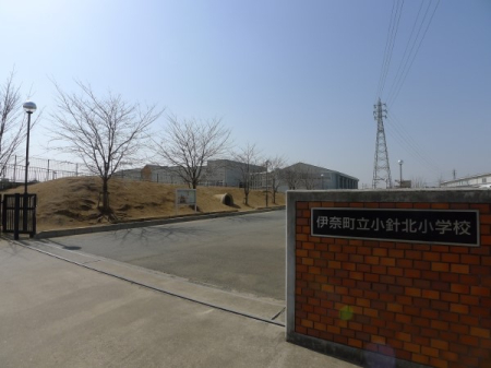 ���ӊ� ���w�Z 800m �ɓޒ������j�k���w�Z