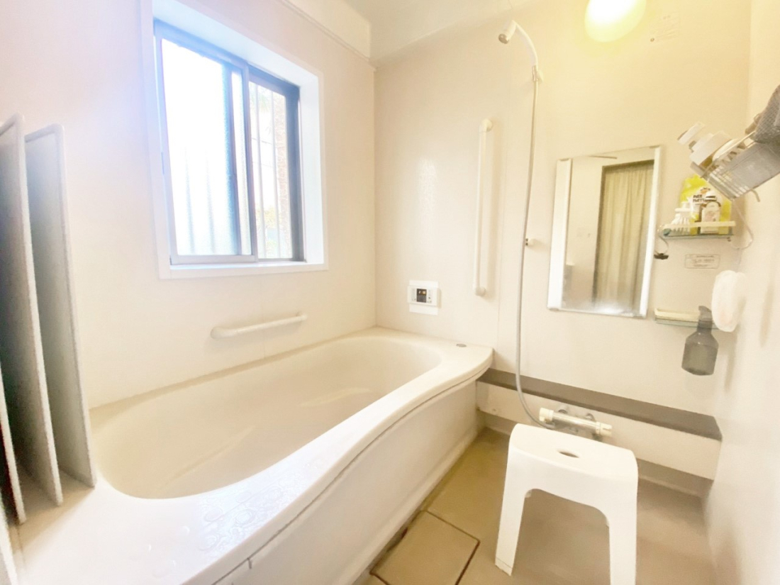 ���� ����̔�������Ă���閾�邢�������̂���o�X���[��