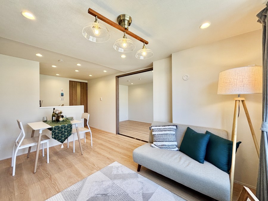 rO Ƒ̓₩Șbŕ܂閾邢rO  