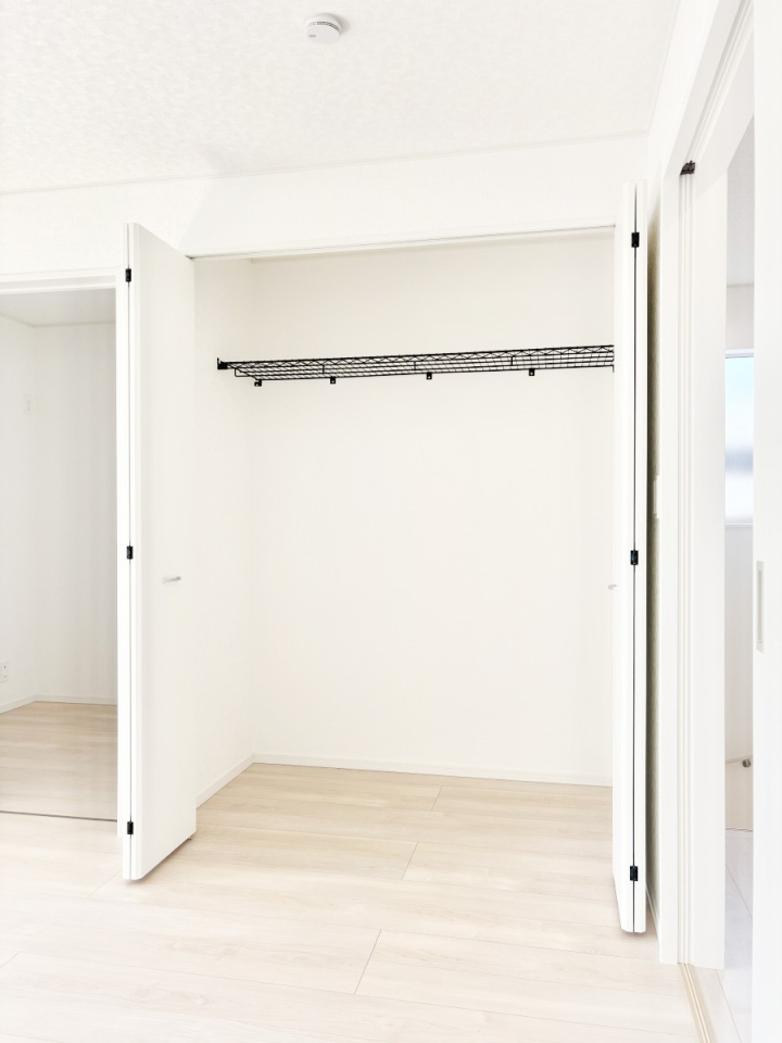 ���[ ��������ߗނ�ו��Ȃǂ̎��[�ɕ֗��ȃN���[�[�b�g�t���ł��B