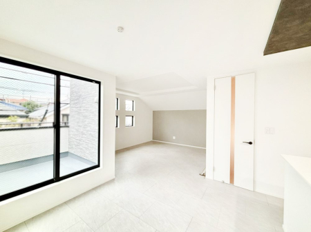 ���r���O ���邢2�K���r���O�I�O����̎������V���b�g�A�E�g���ĉƑ��̃v���C�o�V�[�����܂�