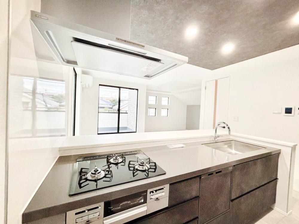 �L�b�`�� �J�E���^�[�z���ɂ��b�������Ȃ��疈���̂������������Ɗy����