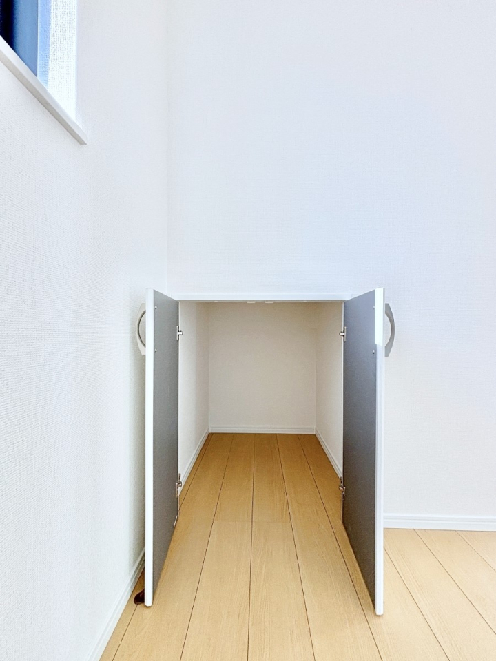 ���̑����� ���r���O���[�B�����Ɏ��[������ƕ����W�܂�LDK���X�b�L���Еt�������ł��ˁB  