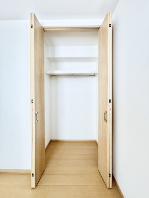 ���[ �m���̃N���[�[�b�g�B���s��������̂Ō���̈ߗނ�����������܂�܂��B