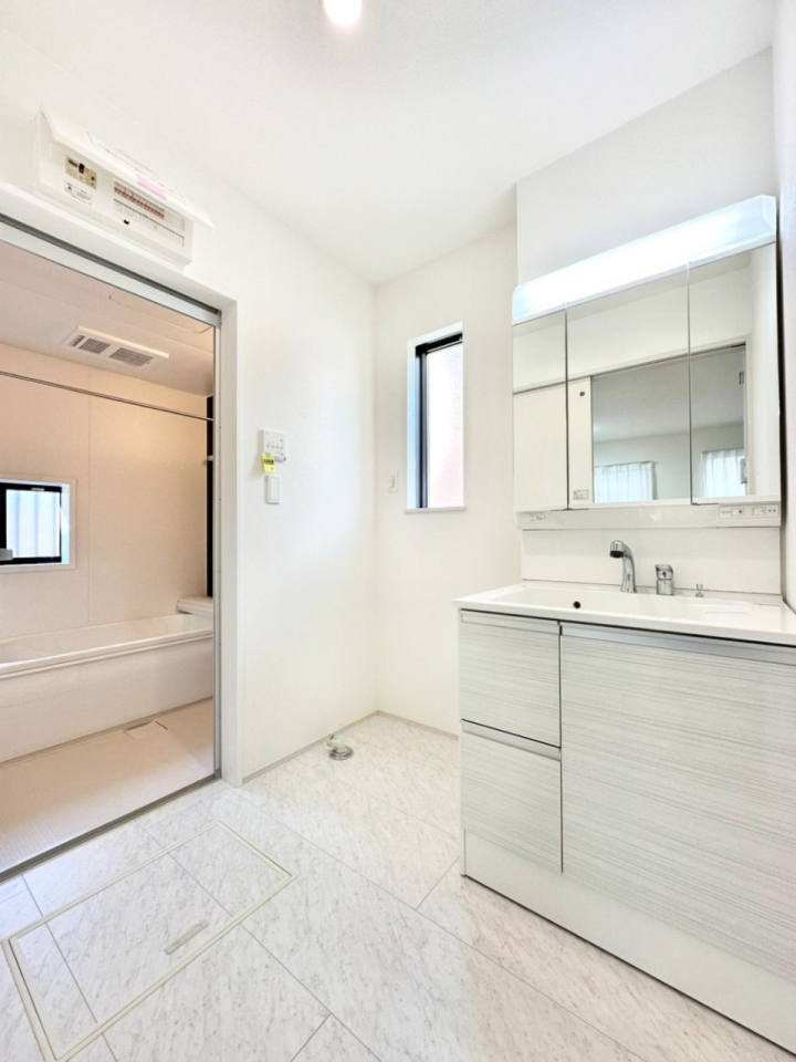 ���ʑ�E���ʏ� �������̂�����K��Ԃł��B�����̐g�x�x���C�����ǂ����g�������܂��B 