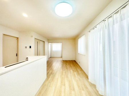 ���̑����� �Ƒ��̏Ί炪���R�Ɛ��܂�Ă���A����ȕ��͋C�̃_�C�j���O�Ɏd�オ���Ă��܂� 