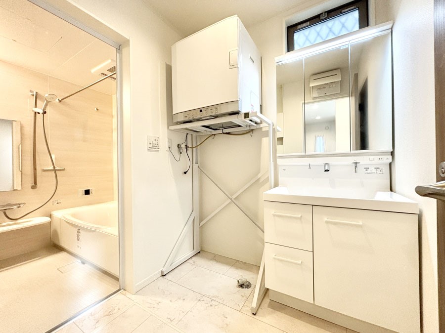 ʑEʏ 邢ʏ͖̐gxxyłႢłB