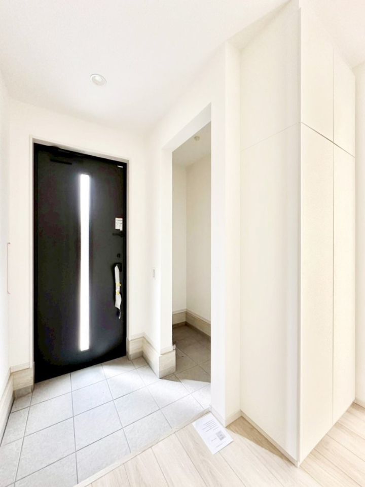 ���� �K���X�X���b�g�̓��������փh�A�������Ɍ���͂��Ă���܂�