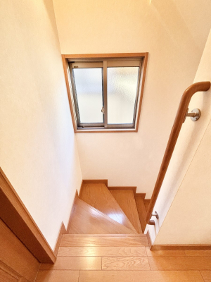 ���̑� �K�i�͔��Â��Ȃ肪���ł����A����t���邱�Ƃɂ���Ė��邢��Ԃɂł���̂ŁA��艺��̈��S�����m�ۂ���܂��B 